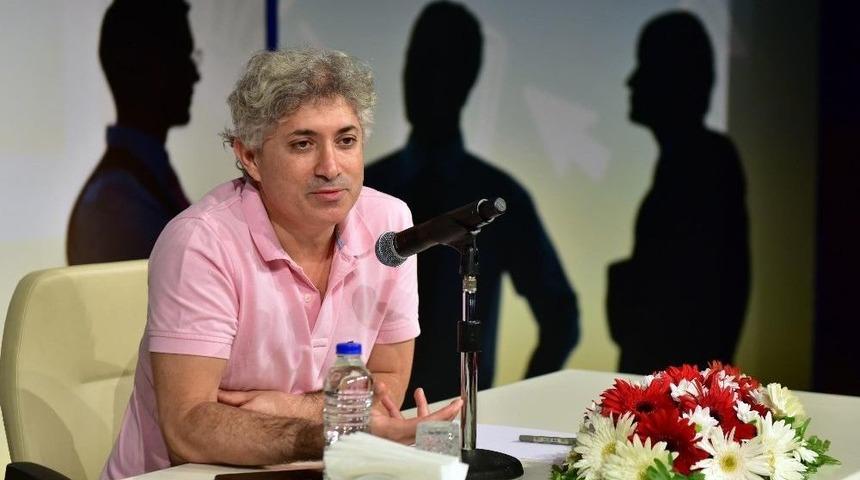 Prof. Dr. &Ouml;zkan: "ilk Y&uuml;z Naklinde T&uuml;m Ekip O An Birka&ccedil; Saniye Durakladık"