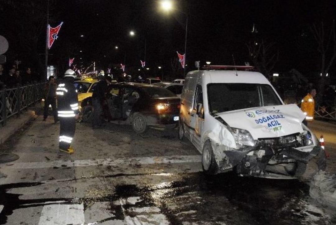 Eskişehir&rsquo;de Feci Kaza: 4 Yaralı