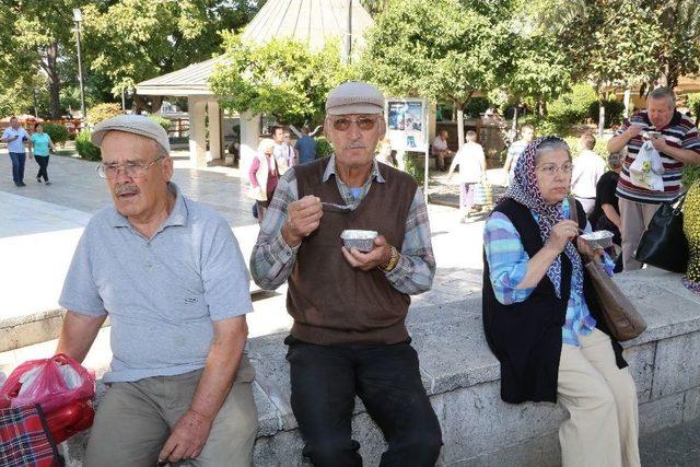 Efeler Belediyesinden Aşure Hayrı