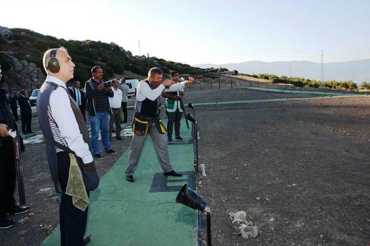 Valiler, Göl Manzaralı Poligonda Trap Atışı Yaptı G1