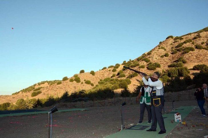 Valiler, Göl Manzaralı Poligonda Trap Atışı Yaptı G2