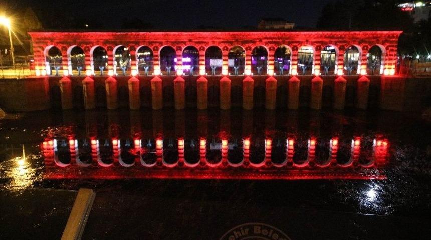 Milli Takıma Ve Konyaspor&rsquo;a Tarihi Taşk&ouml;pr&uuml;&rsquo;den Aydınlatmalı Destek