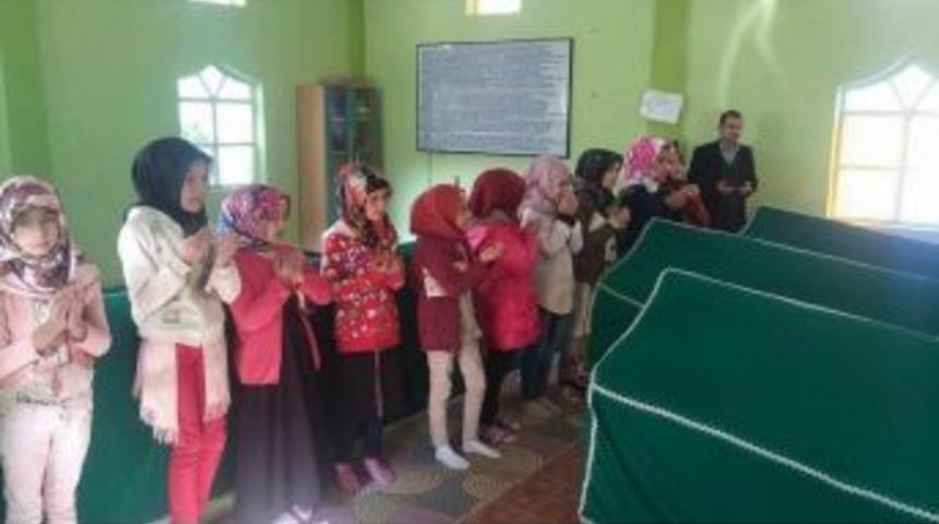 &Ouml;ğrencilerin T&uuml;rbe Ziyareti