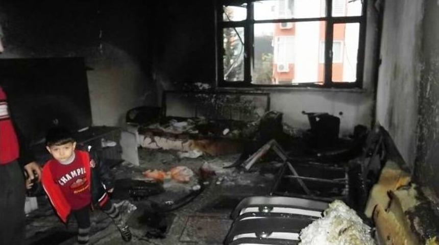 Evi Yanan Aile Yardım Bekliyor