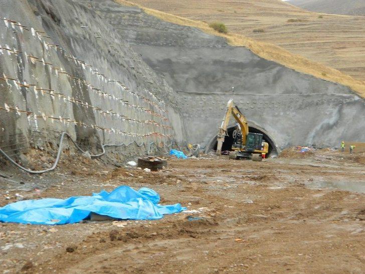 Posof Ulgar Dağı Tüneli’nde Çalışmalar Yoğunlaştı G2