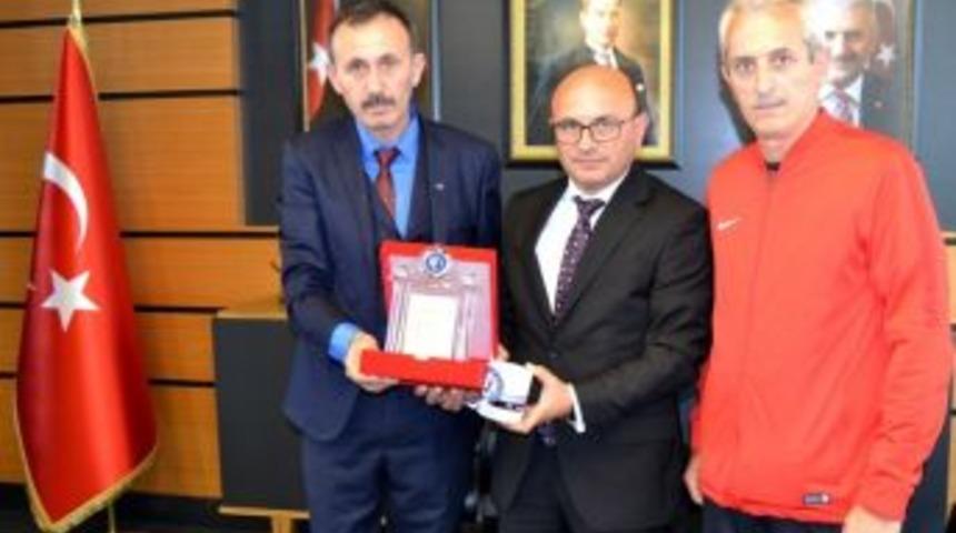 Hersekspor&rsquo;dan Oral&rsquo;a Plaket