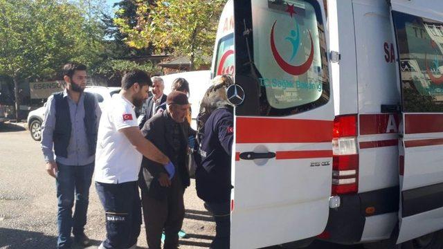 Hafif Ticari Araç Yayaya Çarptı: 1 Yaralı