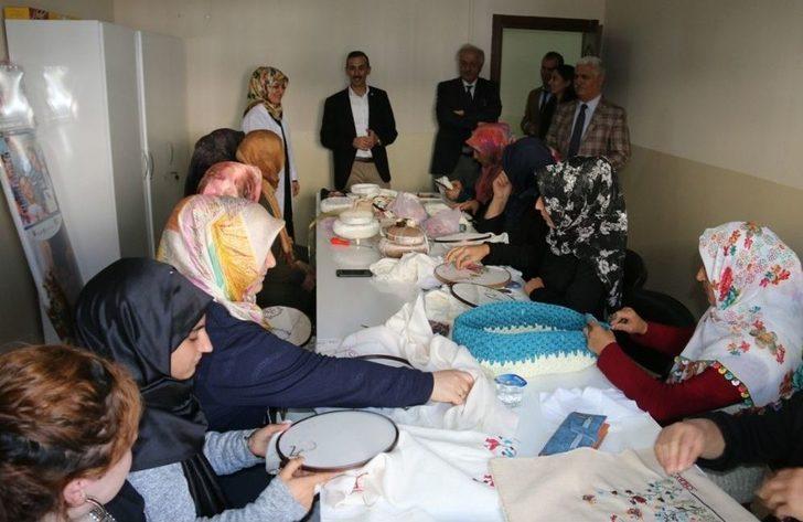 Kaymakam Çiçekli’den Kursiyer Kadınlara Ziyaret G5