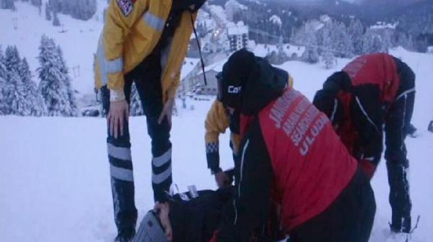 Ayağını Kıran Kayak&ccedil;ı B&ouml;yle Taşındı