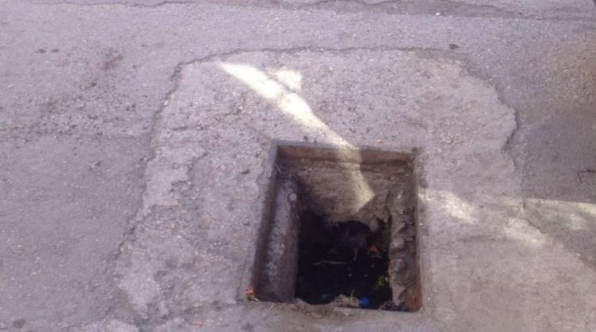 Tehlike Sa&ccedil;an 4 &Ccedil;ukur Mahalleliyi Tedirgin Ediyor