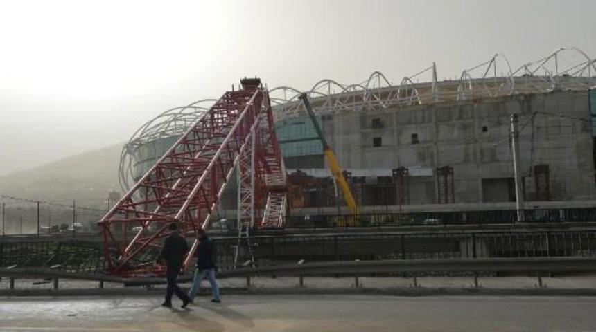 Timsah Arena&rsquo;Nın Vinci Taksi &Uuml;zerine Devrildi; 1 &Ouml;l&uuml;, 1 Yaralı (4)