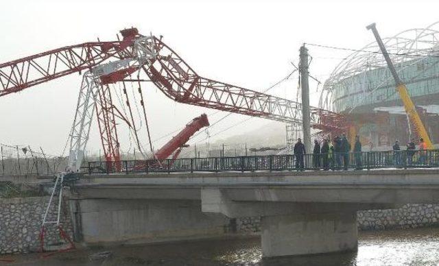 Timsah Arena’Nın Vinci Taksi Üzerine Devrildi; 1 Ölü, 1 Yaralı (4)