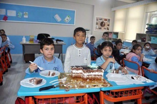 Öğretmen Ve Veliler El Ele Verdi, Sınıfı Yeniledi