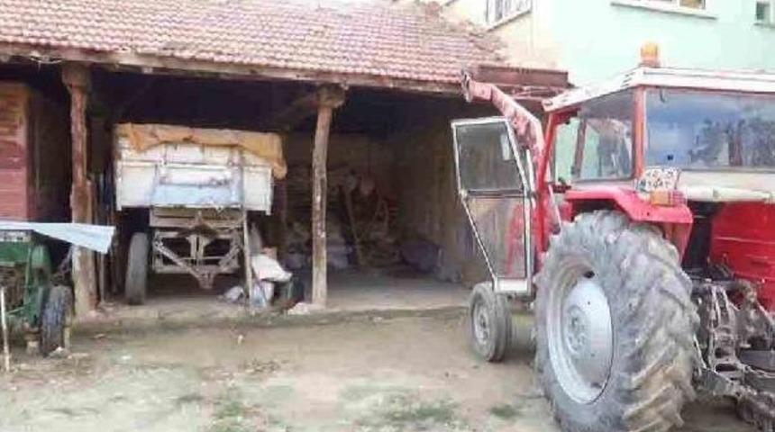 Yaşlı Adamın Evindeki &Ccedil;elik Kasayı &Ccedil;aldılar