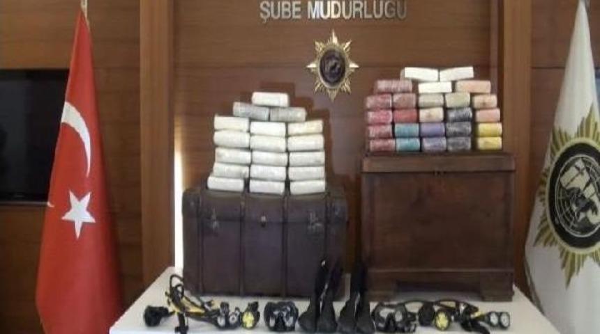 Gemide, Otomobilde Gizli B&ouml;lme...