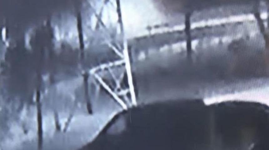 Timsah Arena&rsquo;Nın Vinci Taksi &Uuml;zerine Devrildi; 1 &Ouml;l&uuml;, 1 Yaralı (5)