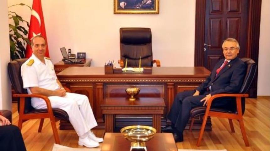 Donanma Komutanı Erc&uuml;ment Tatlıoğlu, G&ouml;lc&uuml;k Kaymakamı'nı Ziyaret Etti