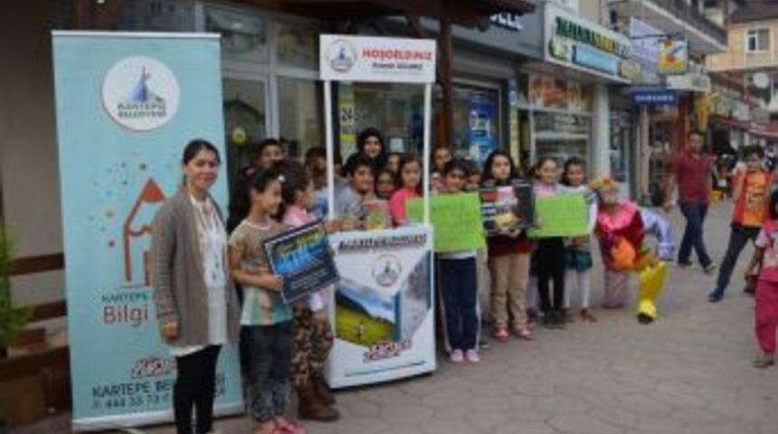 Kartepe&rsquo;de Minikler Aşure Dağıttı