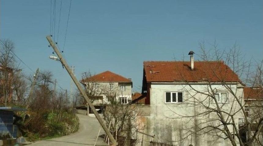 Faciayı Tahta Par&ccedil;ası &Ouml;nl&uuml;yor