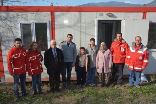 Evi Yanan Aile Konteynerde Yaşayacak