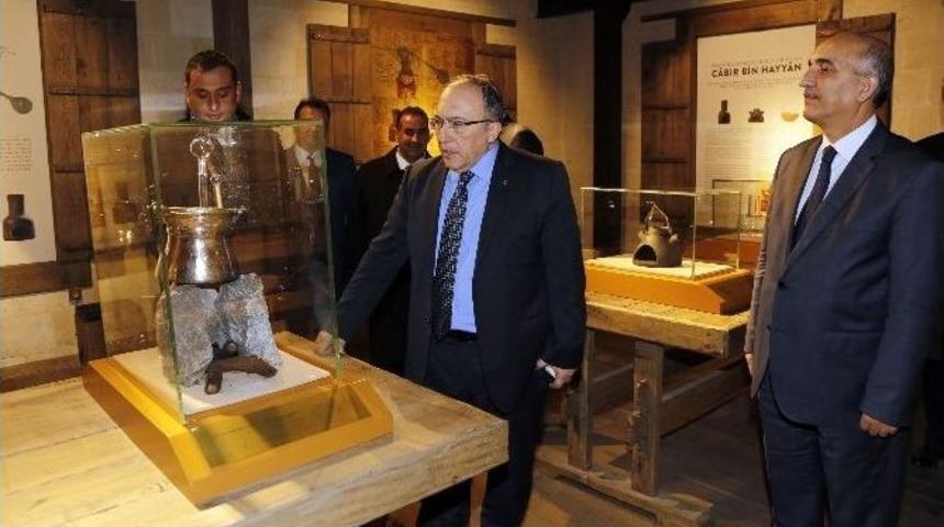 K&uuml;lt&uuml;r Bakanlığı M&uuml;steşarından, İslam Bilim Tarihi M&uuml;zesi&rsquo;ne Ziyaret