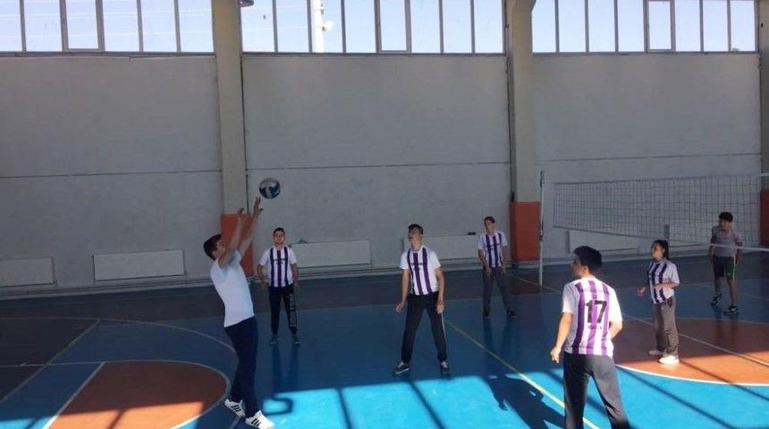 Hisarcık&rsquo;ta Liseler Arası Voleybol Turnuvası