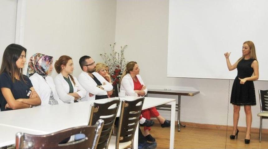 İletişimde Sihirli Form&uuml;l: "g&uuml;l&uuml;mseme"