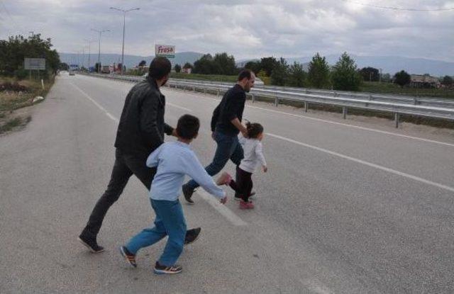 İnegöl'de Karayolundan Ölümüne Geçiş