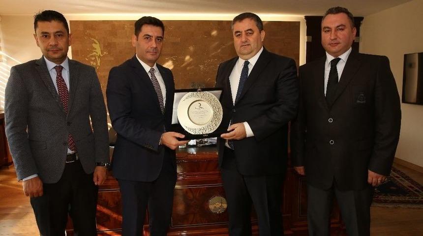 Kızılay&rsquo;dan B&uuml;y&uuml;kşehir&rsquo;e Teşekk&uuml;r Plaketi