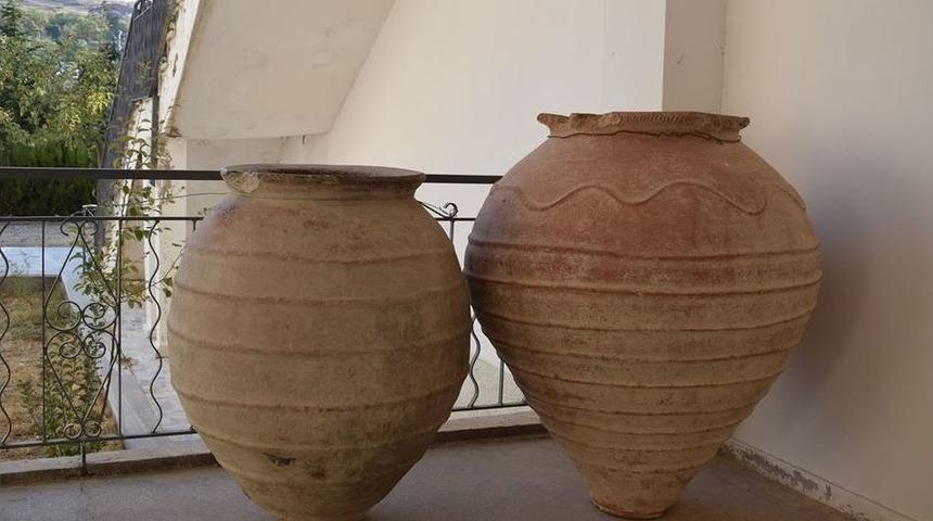 Bin 500 Yıllık Tahıl K&uuml;pleri İlgi G&ouml;r&uuml;yor