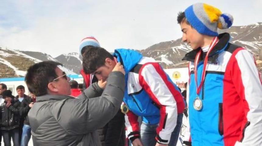 Bitlis'teki Gap Kış Oyunları, &Ouml;d&uuml;l T&ouml;reniyle Sona Erdi