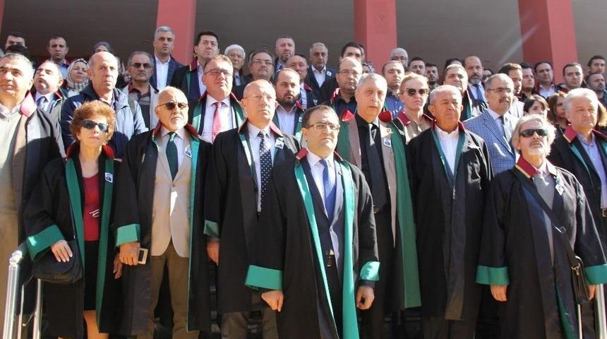 &Ouml;ld&uuml;r&uuml;len Meslektaşları İ&ccedil;in Bir Araya Gelen Avukatlardan Sert Tepki: