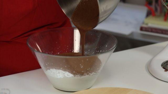 Çikolatalı parfe nasıl yapılır?