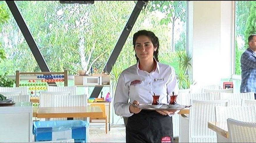 Ayten Usta&rsquo;dan &Ouml;ğrencilere B&uuml;y&uuml;k Destek