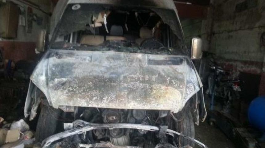 20 G&uuml;nde Iki Minib&uuml;s&uuml; Yakıldı