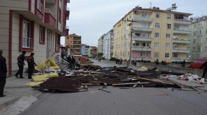 Bafra&rsquo;da R&uuml;zgar &Ccedil;atı U&ccedil;urdu