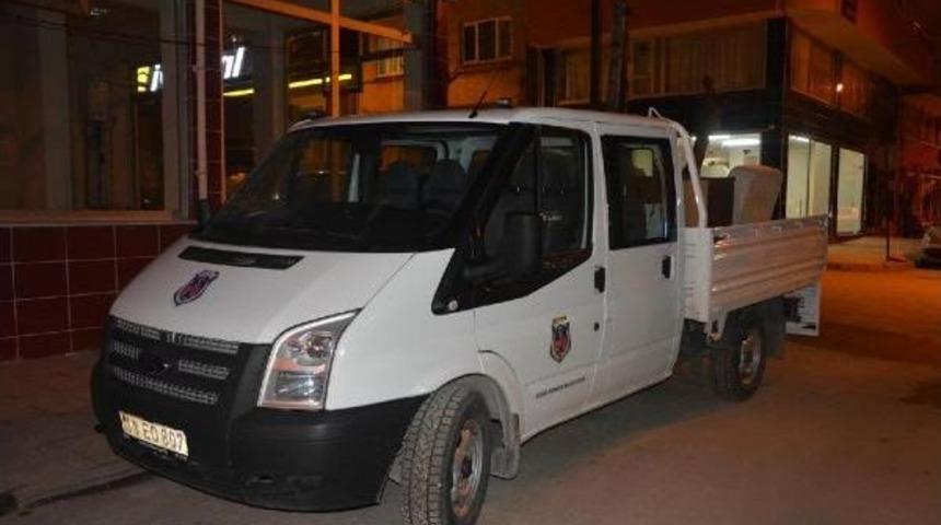 İkinci M&uuml;d&uuml;r Cezaevi Aracıyla Kardeşinin Lokantasındaki Eşyaları Taşıdı