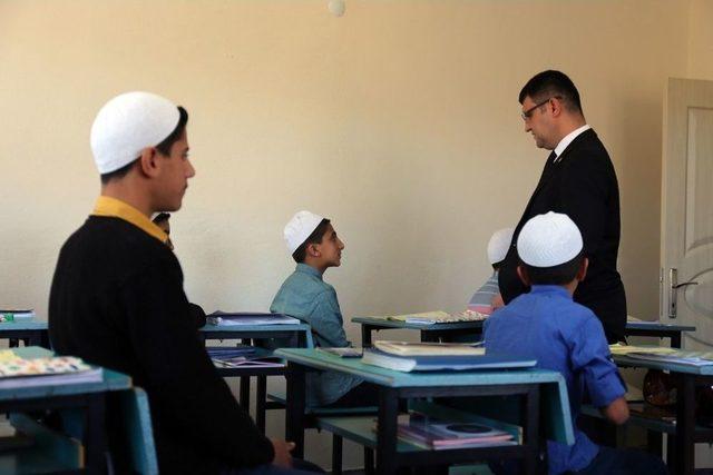 Kaymakam Doğramacı&rsquo;dan Kur&rsquo;an Kursu &Ouml;ğrencilerine Ziyaret 2