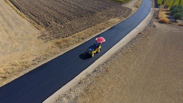 Saruhanlı&rsquo;da Arazi Yoluna Sıcak Asfalt 1