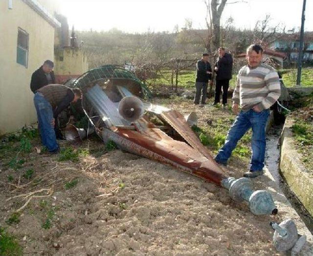 Zonguldak'ta Fırtına Minare Devirdi