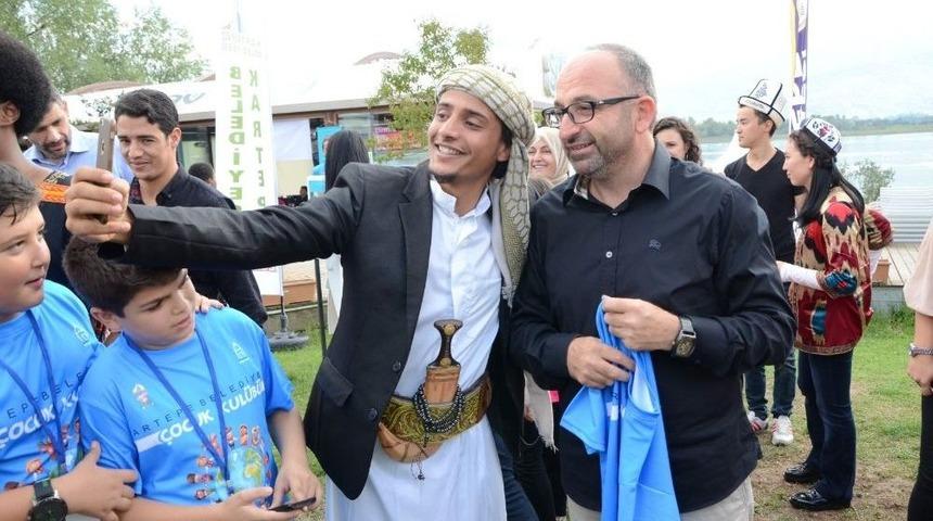 12 &Uuml;lkenin &Ccedil;ocukları Kartepe&rsquo;de Buluştu