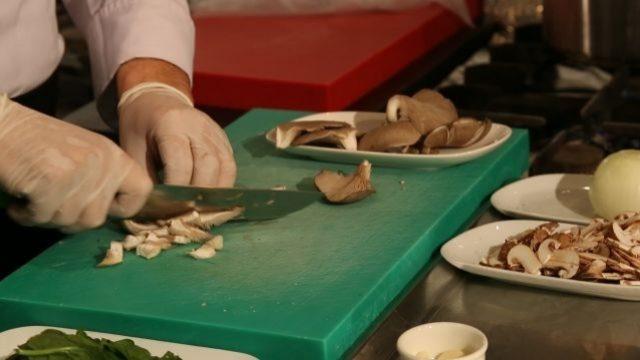 Mantar soslu bonfilede mantarlar nasıl pişirilir?