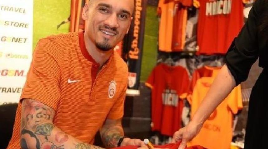 Maicon, Sarı-Kırmızılı Taraftarlarla Buluştu