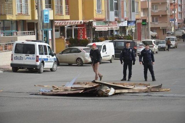 Kuvvetli Lodos Hayatı Olumsuz Etkiliyor