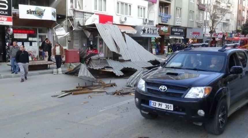 Isparta&rsquo;da &Ccedil;atı U&ccedil;tu: 2 Yaralı