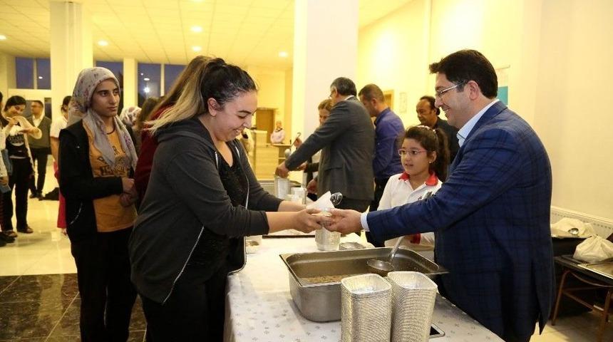 Aksaray Belediyesi 14 Bin &Ouml;ğrenciye Aşure İkramında Bulundu