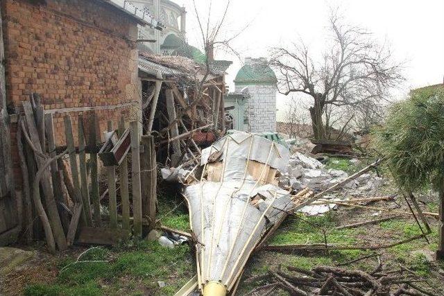 Çan’da Caminin Minaresi Lodos Nedeniyle Yıkıldı