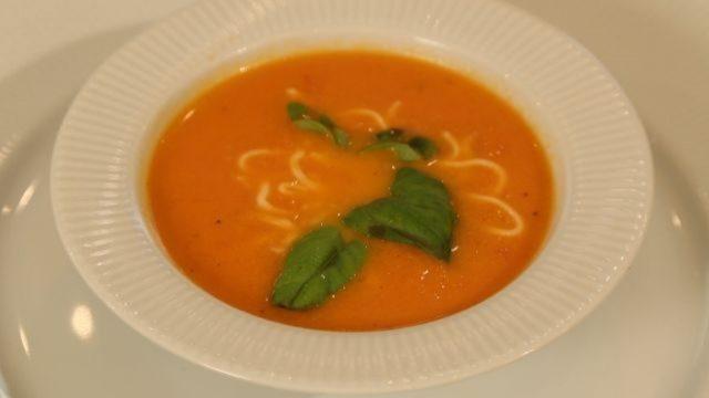 Domates çorbası nasıl servis edilir?