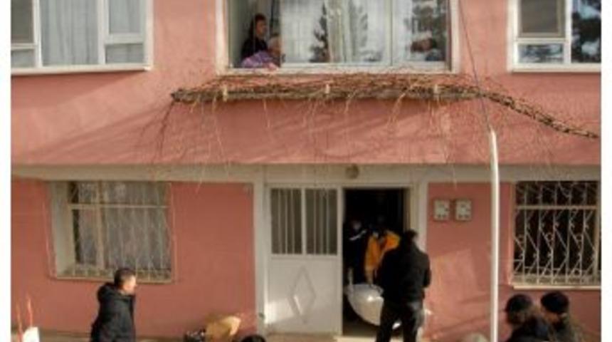 Eşini &Ouml;ld&uuml;r&uuml;p Polise Teslim Oldu (2)