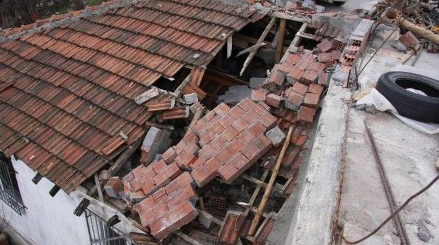 Lodos 13 Evin &Ccedil;atısını U&ccedil;urdu